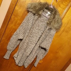 Woman's Knit Tunic Sweater With Faux  Fur Collar